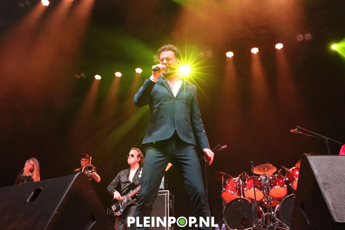 BOUKE & THE ELVIS MATTERS BAND    (6)